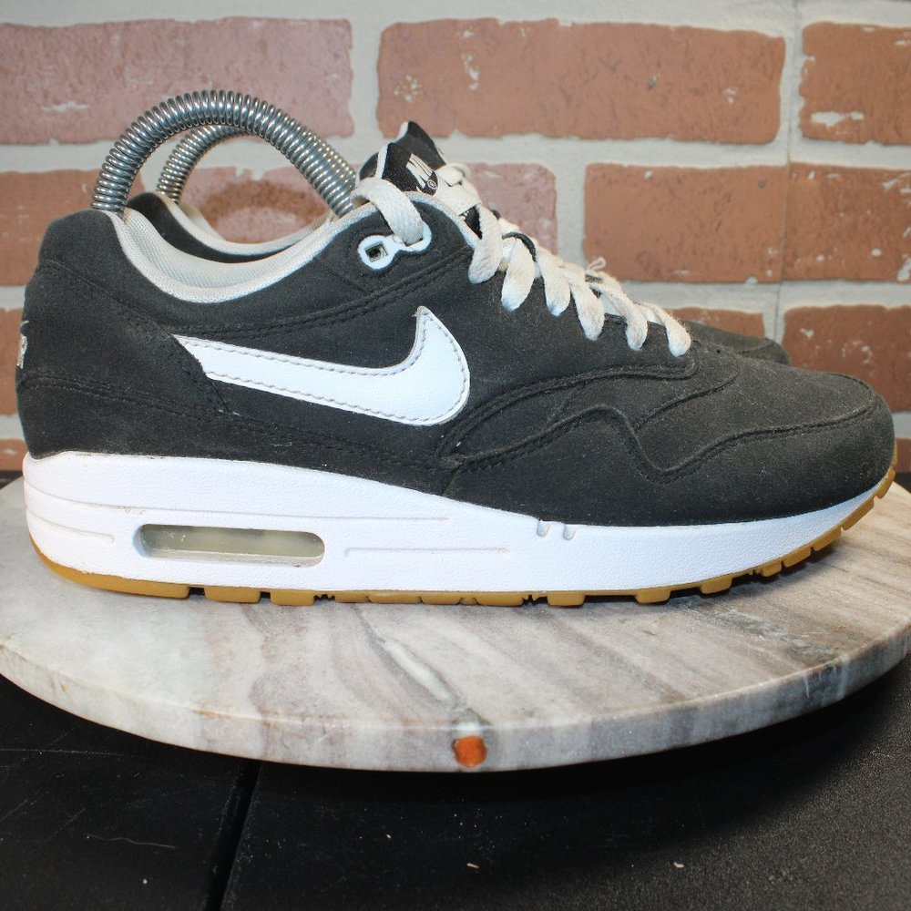 Nike Black White Gum Air Max Style Athletic Sneakers